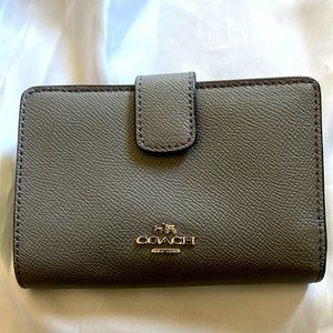 Coach leather medium wallet with tag. Used once-grey
